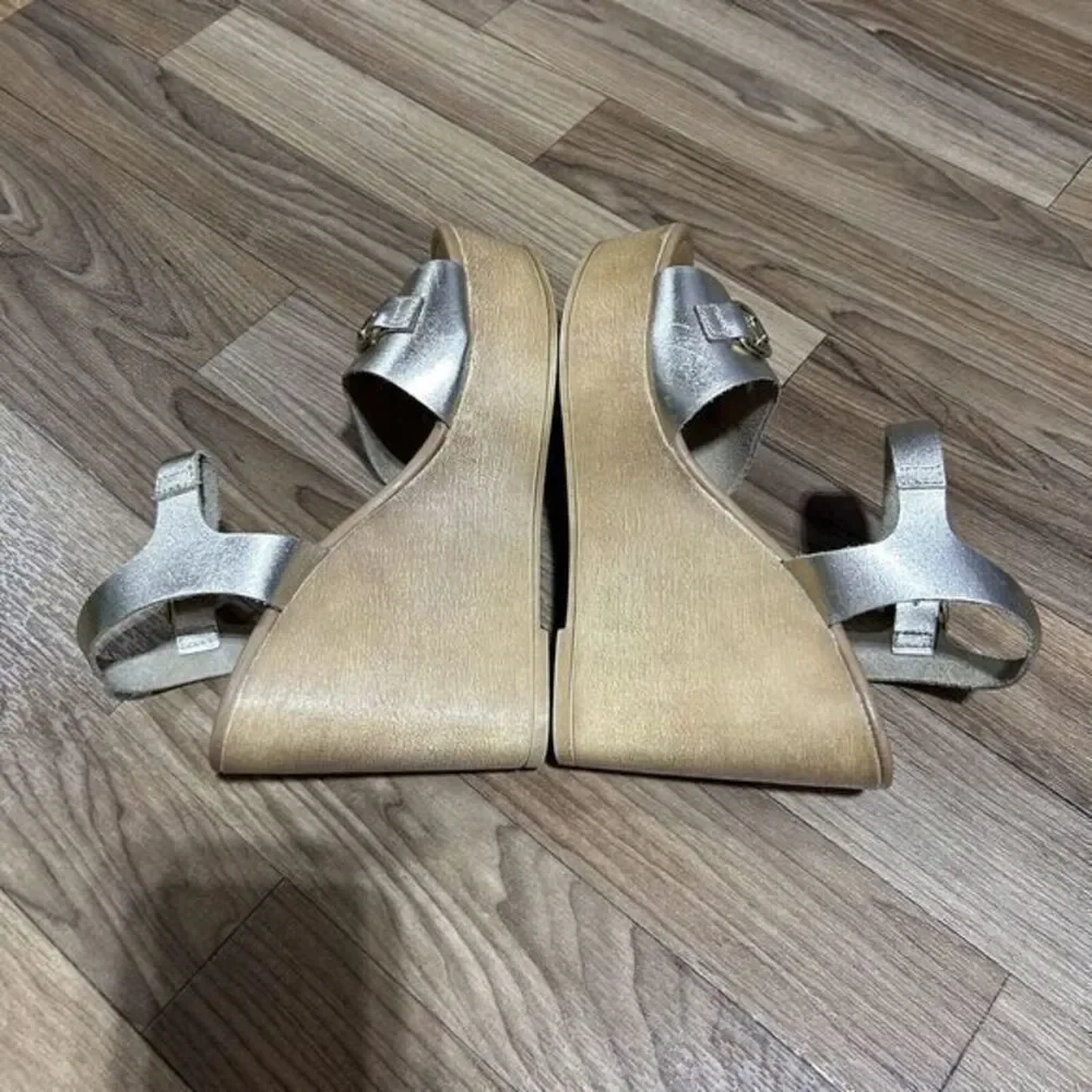 Steve Madden Women's Buckle Bit Ankle Strap Wedge‎ Heel Sandals Silver Size 7